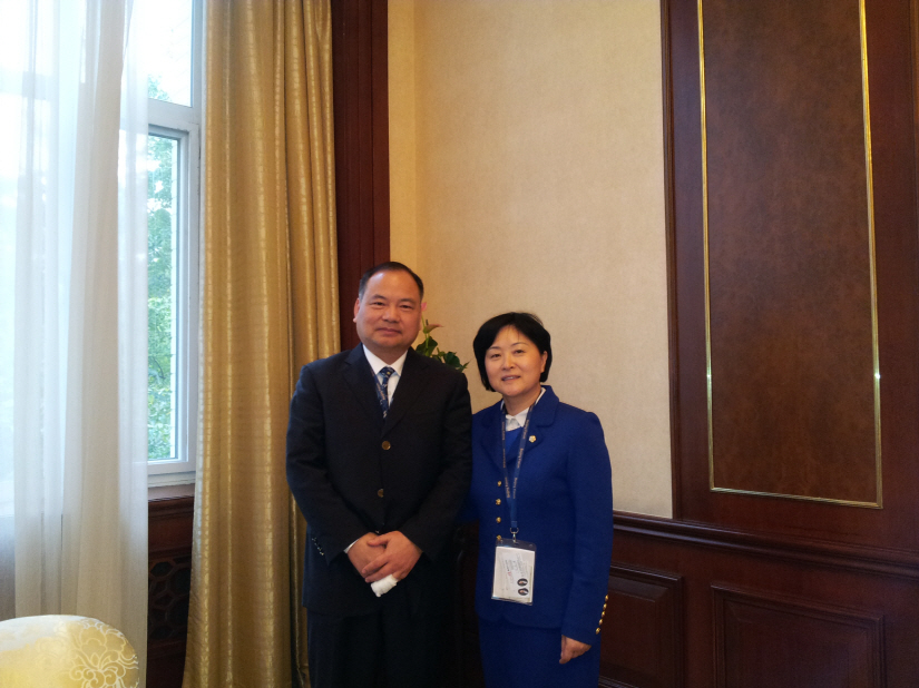 북경시위중푸부시장과 신경숙회장기념촬영